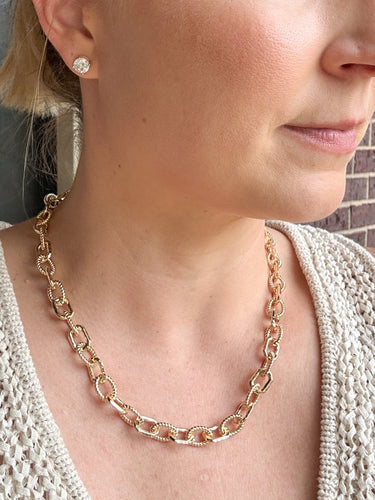 Gold Textured Link Chain Necklace - STILOSA