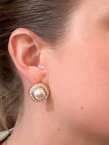 Pearl Center Gold Stud Earrings - STILOSA