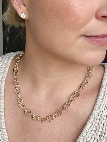 Gold Textured Link Chain Necklace - STILOSA