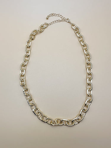 Gold Textured Link Chain Necklace - STILOSA